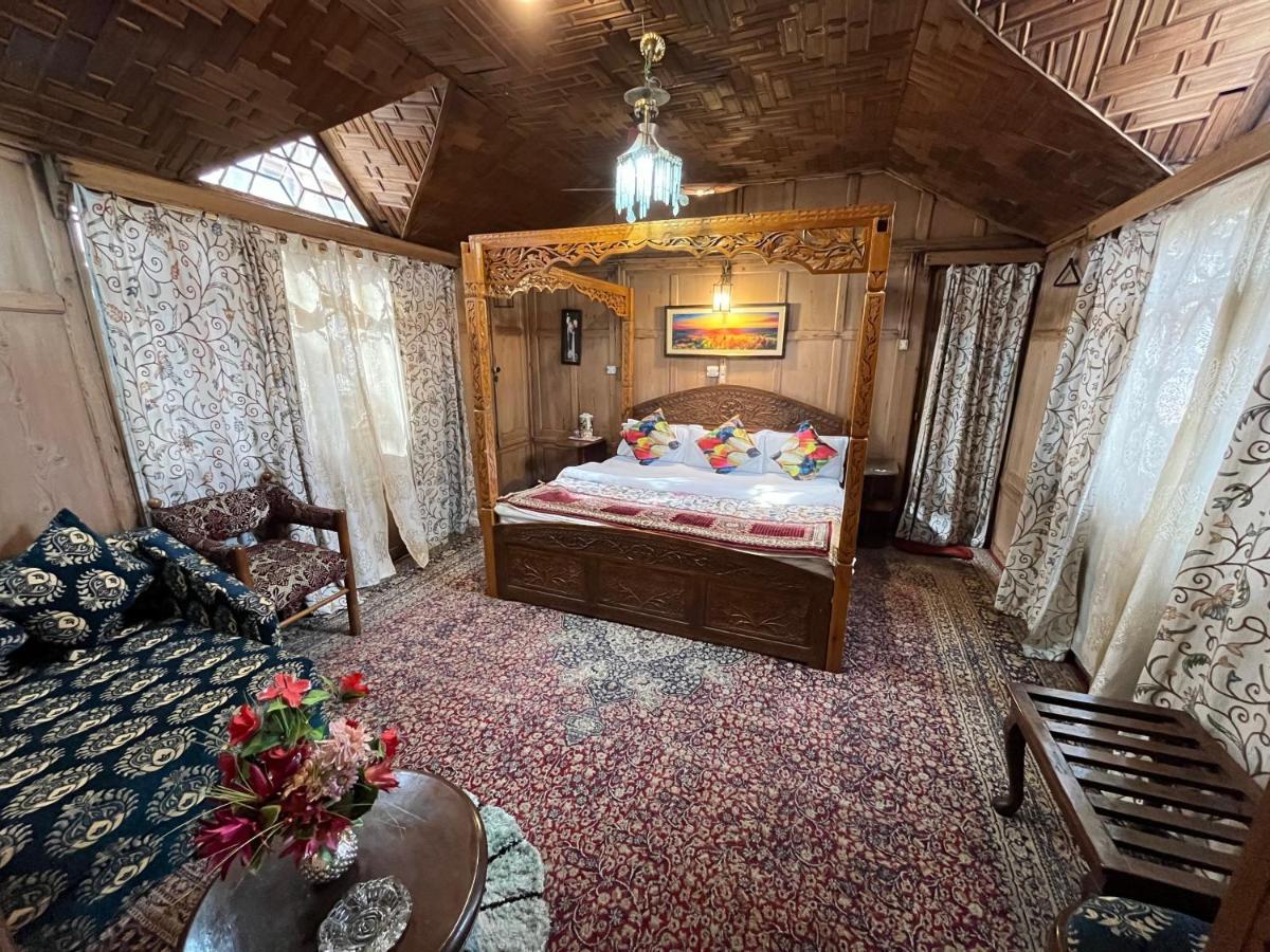 Young Shahzada Group Of Houseboats Srīnagar Zewnętrze zdjęcie